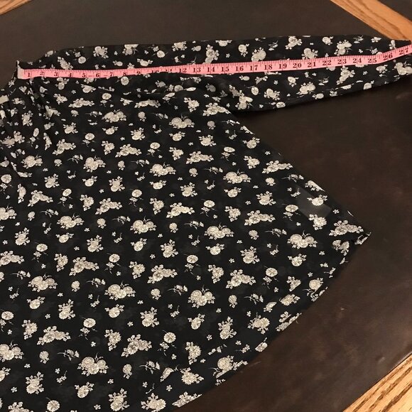 Vince Calico Black and White Floral Print Silk Blouse - Size Small - Picture 7 of 11